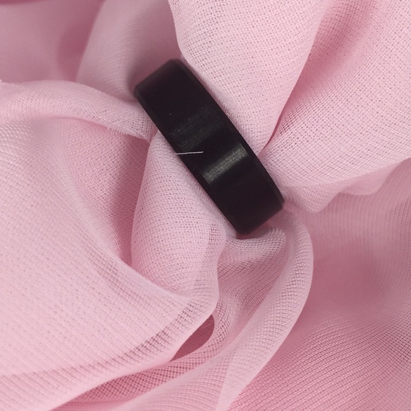 8mm BLACK TITANIUM BAND (Ring) - Picture 2 of 3